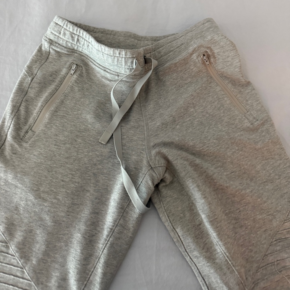 Alo Yoga Urban Moto Sweatpant in Dove Grey Heather - Picture 5 of 9